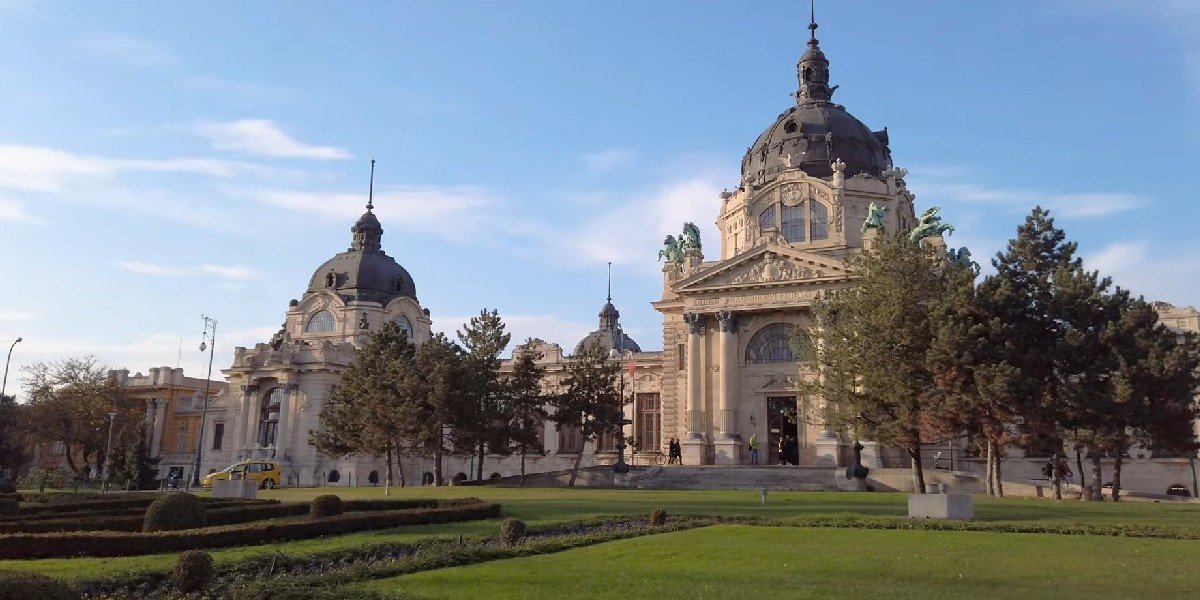 Budapest Historic Downtown bicycle tour