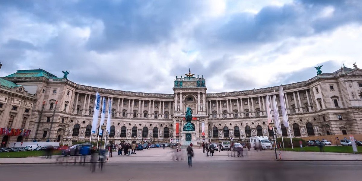 Vienna City Center Walking Tour in a Small Group