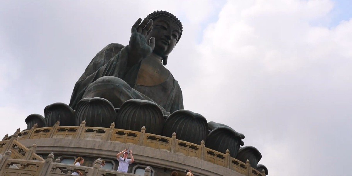 Day Tour to the Lantau Island: Big Buddha, Tai O and Cable Car Ngong Ping 360 Ride