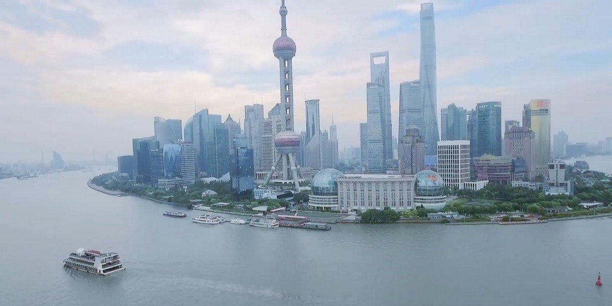 3-Hour Shanghai Bund Swift Tour with River Cruise or Skyscraper