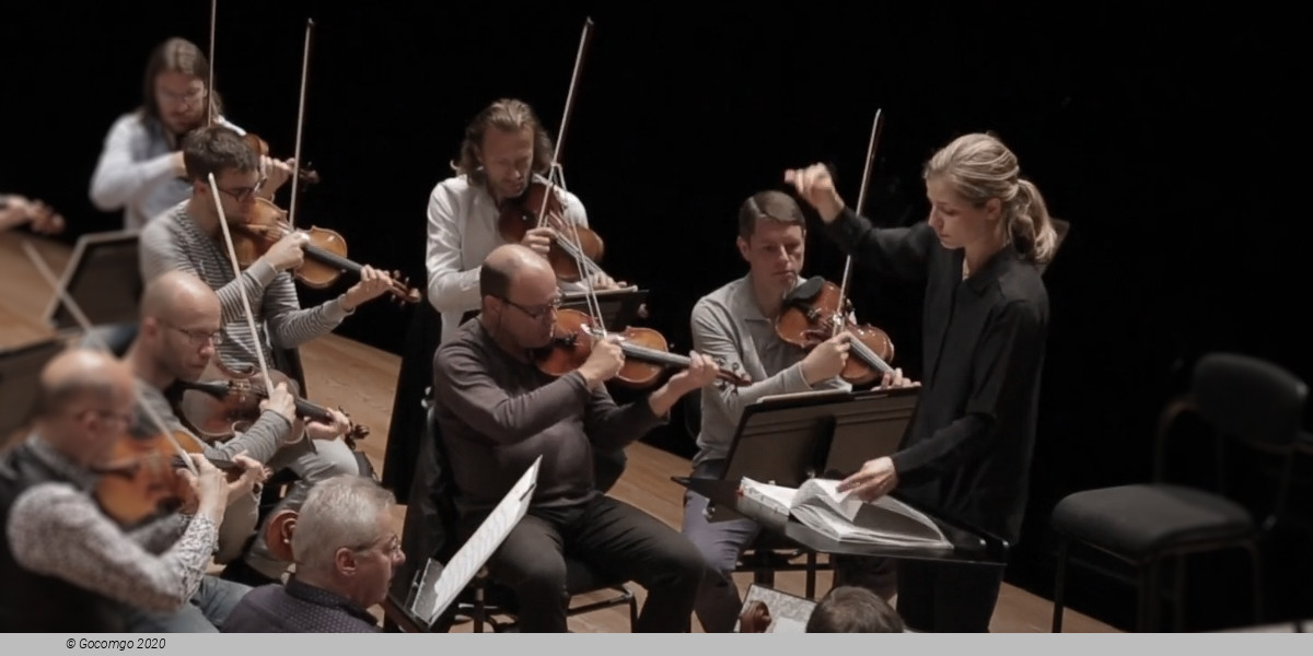 Karina Canellakis conducts The Rite of Spring, photo 1