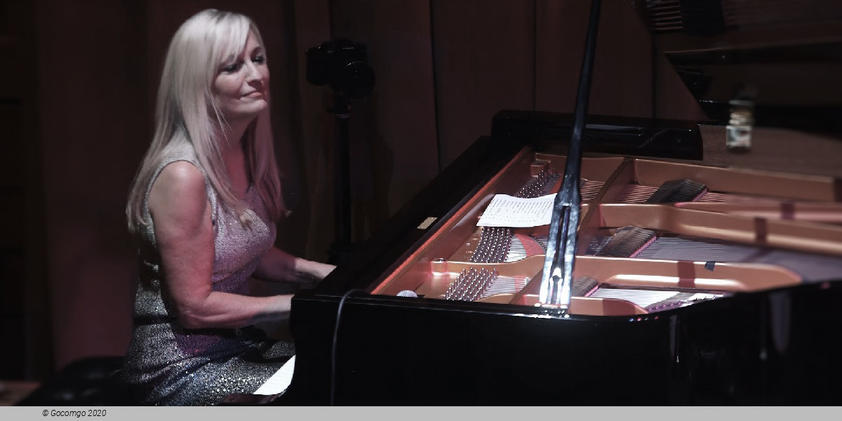 Lisa Hilton & Friends, photo 1