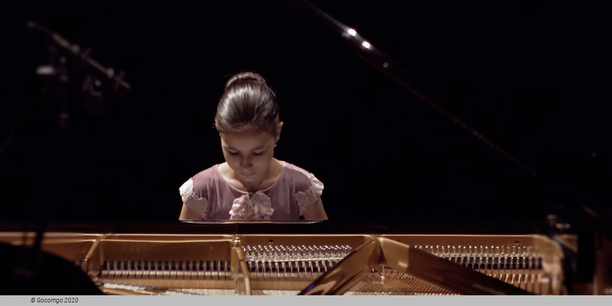 Alexandra Dovgan, Eva Gevorgyan (piano) and Valery Gergiev, photo 1